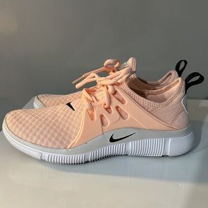 Nike size 8 new. SPRING BREAK MUST HAVE. Never worn other than trying for fit.